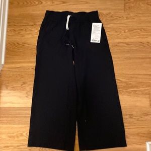 Lululemon on the fly 7/8 wide leg pant woven NWT